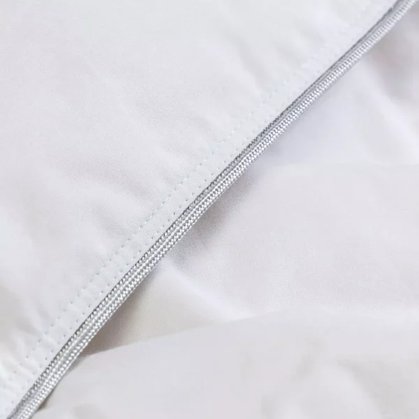 Kaz tüyü yorgan. %100 Doğal pamuk kumaş. Hälsa uyku sanatı şimdi Ev Tekstilinde sağlıklı uyku ürünlerini sunuyor. Dört mevsim kullanım.