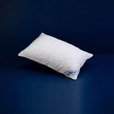 İngiliz yünü yastık. %100 Doğal pamuk kumaş. Hälsa uyku sanatı şimdi Ev Tekstilinde sağlıklı uyku ürünlerini sunuyor. Dört mevsim kullanım.