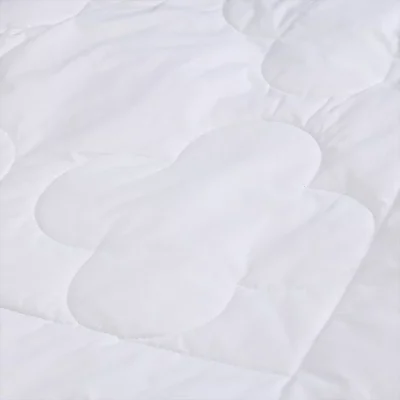 İngiliz yünü yorgan. %100 Doğal pamuk kumaş. Hälsa uyku sanatı şimdi Ev Tekstilinde sağlıklı uyku ürünlerini sunuyor. Dört mevsim kullanım.