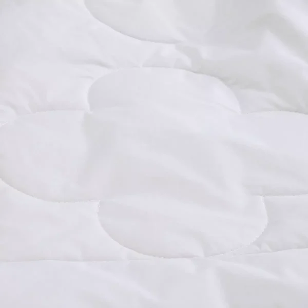 İngiliz yünü yorgan. %100 Doğal pamuk kumaş. Hälsa uyku sanatı şimdi Ev Tekstilinde sağlıklı uyku ürünlerini sunuyor. Dört mevsim kullanım.